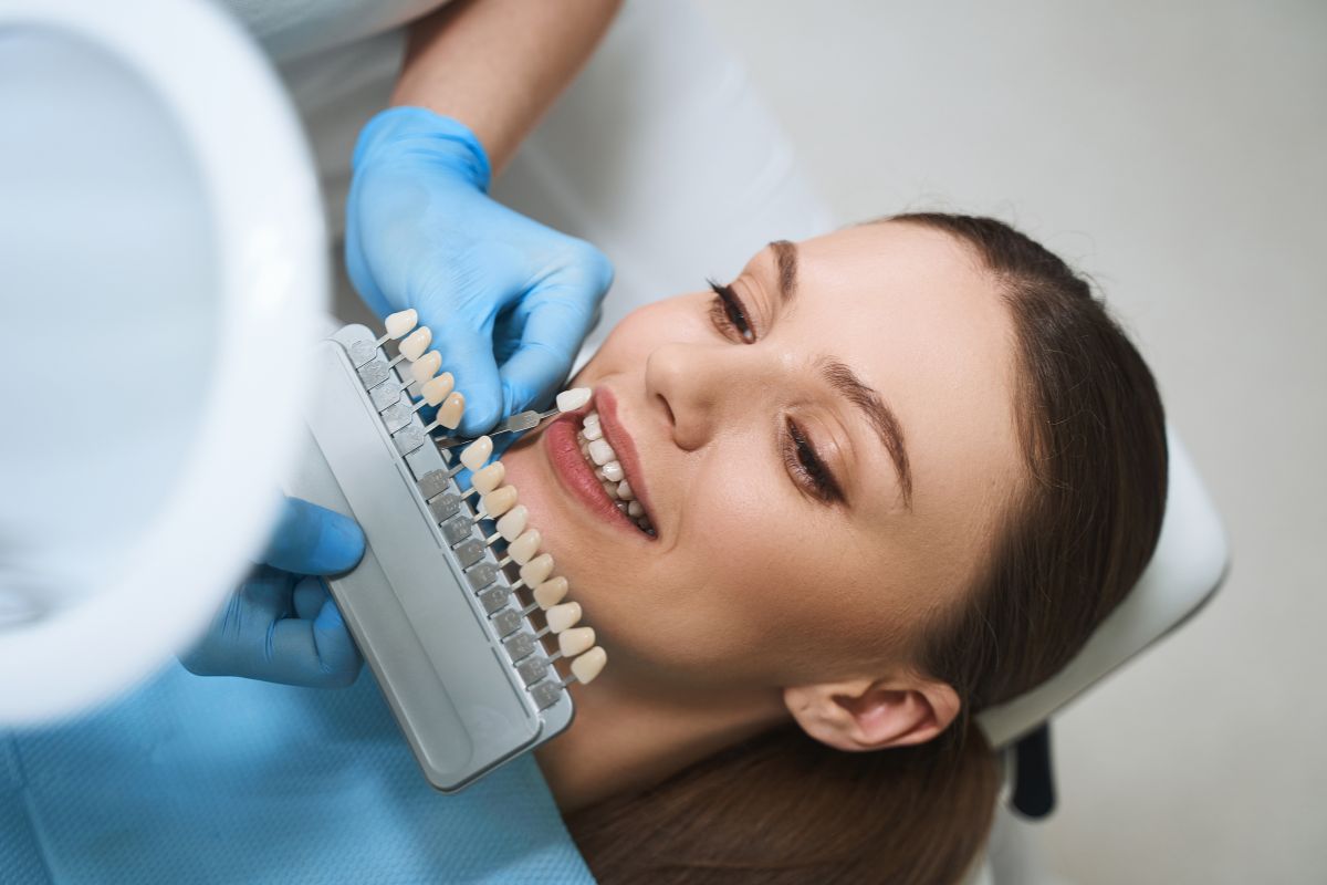 What Role Does a Cosmetic Dentist Play in Full Smile Makeovers?